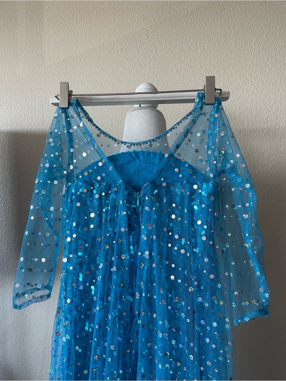 Girls Elsa Inspired Blue Sequin Dress with Cape – Size 130 (5–6Y) - Picture 9 of 12